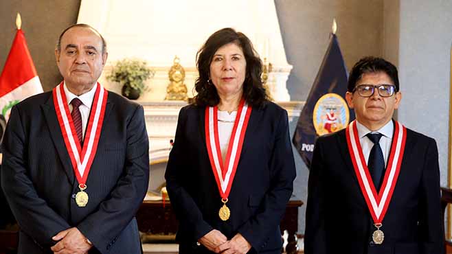 Poder Judicial toma juramento a magistrado Enrique Ramal Barrenechea